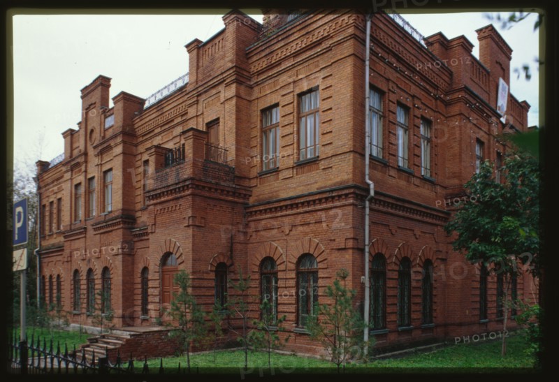 Railroad Primary School (Leningrad Street 71), (1916; 1980s), Khabarovsk, Russia; 2000