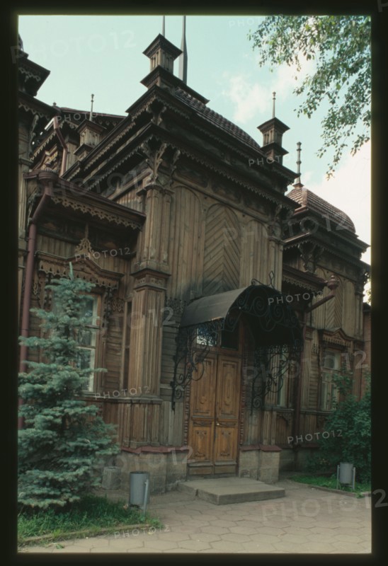 Wooden house (Red Army Street #100), (around 1900), Cheliabinsk, Russia; 2003