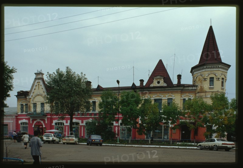 Kunst and Albers Department Store (Kalinin Street 52), (1892; 1909), Ussuriisk, Russia; 2000