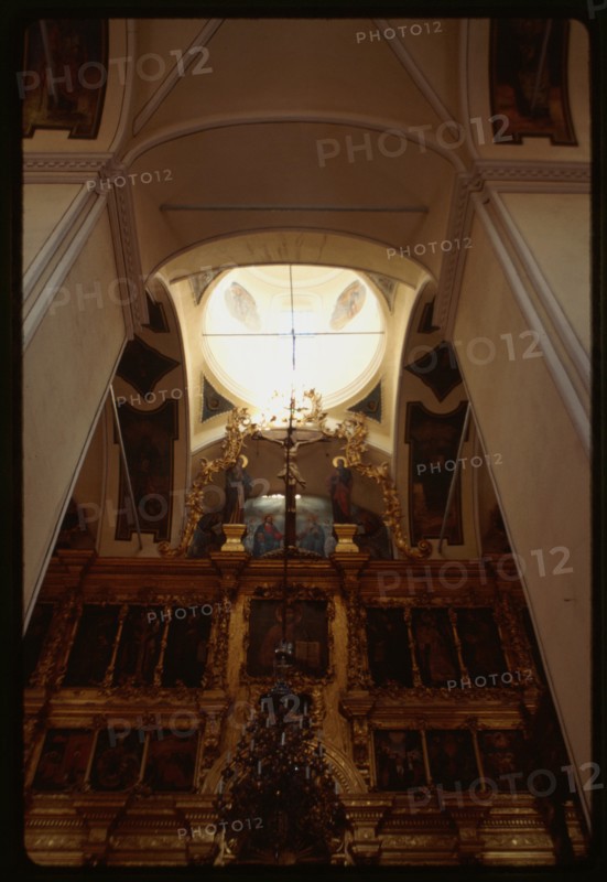 Archangel Michael Monastery, Archangel Cathedral (1653-56), interior, east view, with main dome and upper tier of icon screen, (late 18th century), Velikii Ustiug, Russia 1996.