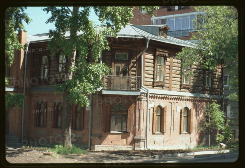 Dauksh house (Kim-Yu-Chen Street 37), (around 1913), Khabarovsk, Russia; 2002