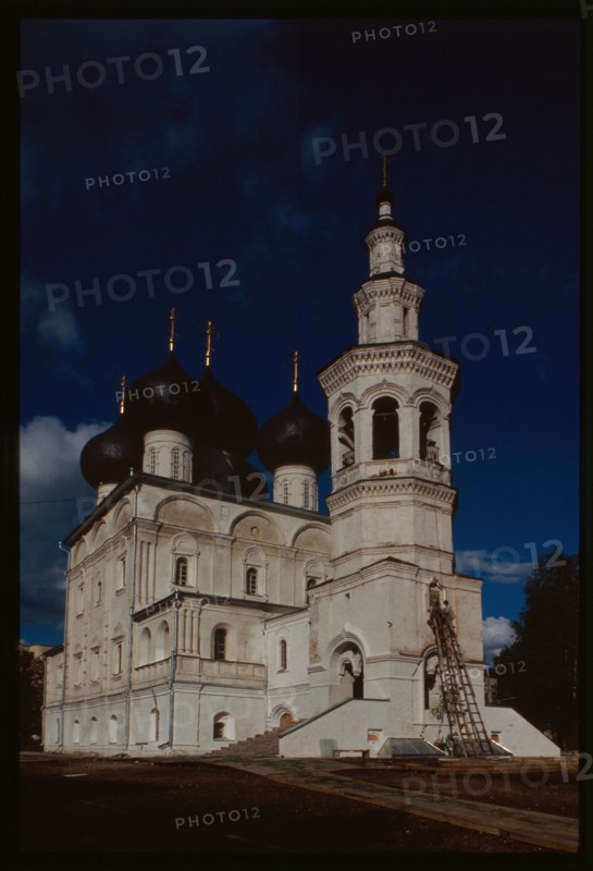 Church of St. Nicholas in Vladychnaia sloboda (1669), northwest view, Vologda, Russia 1998.