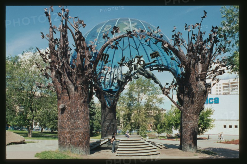Sculptural composition Sphere of Love, (2002), sculptor Viktor Mitroshin, Cheliabinsk, Russia; 2003