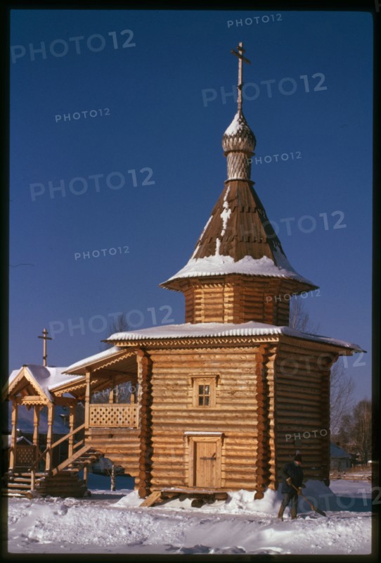 Obozerskii Station, Chapel (1999), southeast view, winter, Obozerskii, Russia; 2001