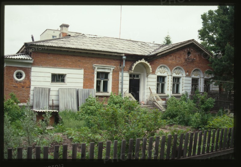 House (Paris Commune Street 33), (1947), Komsomol'sk-na-Amure, Russia; 2002