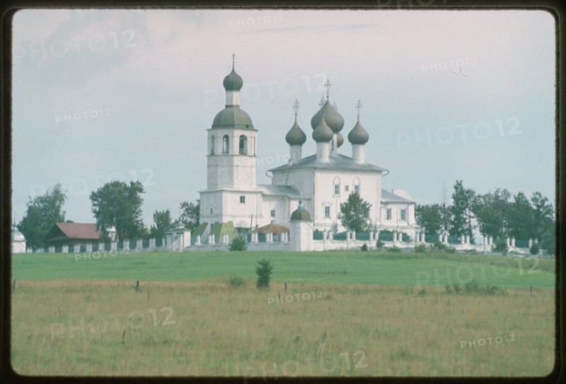 Ilinskii Pogost, Church of Elijah the Prophet (mid-17th century and early 19th century), southwest view, Kadnikov, Russia 1998.