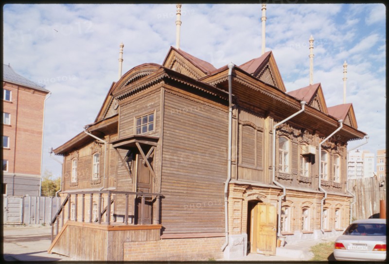Log house, Krasnoiarsk Street #3 (about 1900), Novosibirsk, Russia 1999.