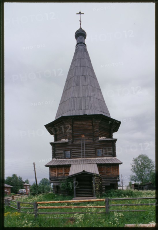 Log Church of St. Dmitrii (1784-1785), west view, Verkhniaia Uftiuga, Russia; 2000