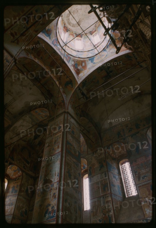 Church of John the Baptist at Tolchkovo (1671-87), interior, central dome and northwest pier, with frescoes (1694-95), Yaroslavl', Russia; 1992