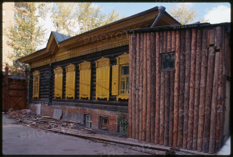 M.N. Kulikov house, Gorkii Street #16 (1917), side facade, Novosibirsk, Russia 1999.