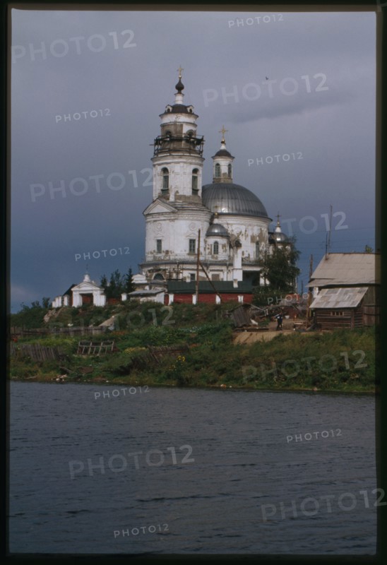 Church of the Kazan Icon of the Virgin (1814-16), southwest view, Tel'ma, Russia; 2000