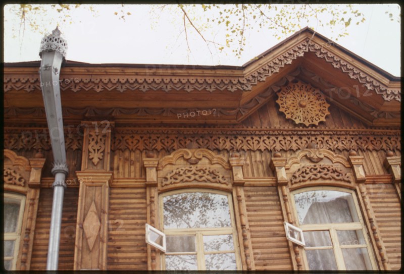 E. Ia. Verkhovaia house, Gorkii Street #40 (1907-08),decorative details, Novosibirsk, Russia 1999.