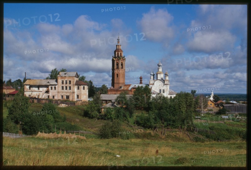 North panorama, with Church of the Transfiguration (1756), (left), Resurrection Cathedral (1750-54, 1908-1911), and bell tower (1908-1911), Cherdyn', Russia; 2000