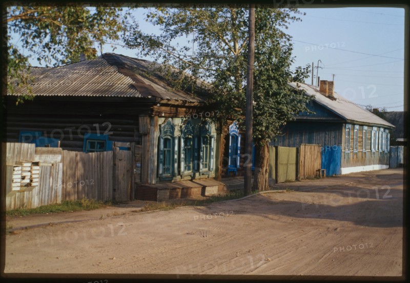 Log houses, Sovetskaia Street (early 20th century), Nerchinsk, Russia; 2000