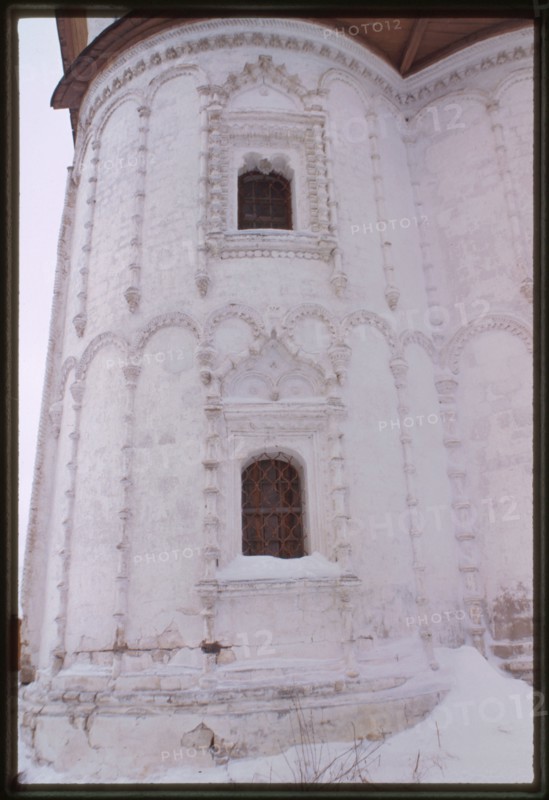 Church of the Annuciation (1692), east view, detail of limestone decorative carving, Kargopol', Russia 1998.