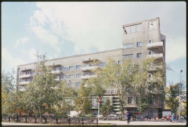 Apartment building, Krasnyi Prospekt #11 (1931-34), Novosibirsk, Russia 1999.