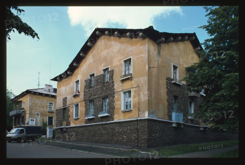 Workers' housing (Stroiteli Street 40), (1946), Magnitogorsk, Russia; 2003