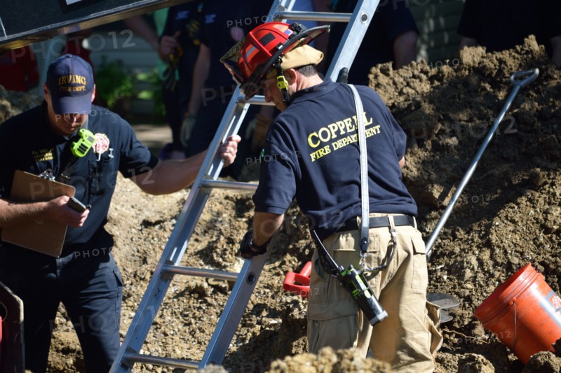 Rescuers Help Trapped Construction Worker, firemen from neighboring towns also help Irving, TX USA