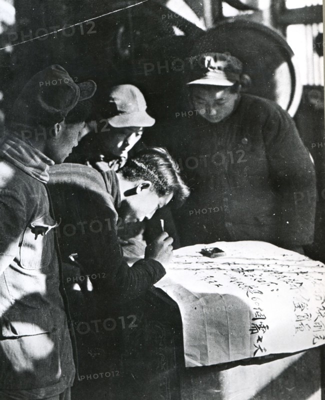 Volunteers from a North China machine factory