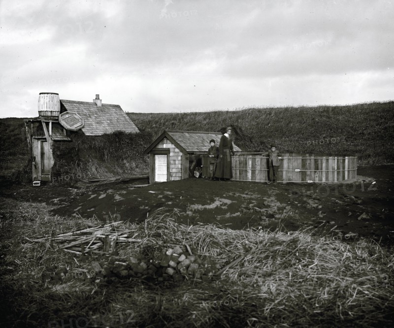 People at Well And Pumping house