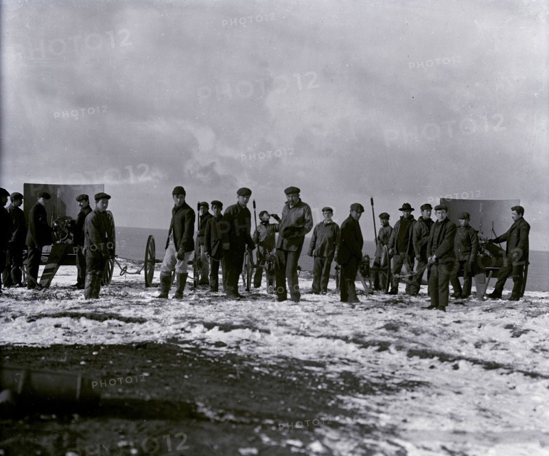 St Paul Men with Artillery