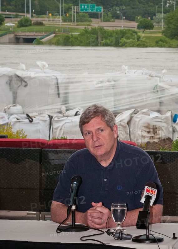 2011 USDA Secretary Tom Vilsack Iowa/Nebraska Flood Visit
