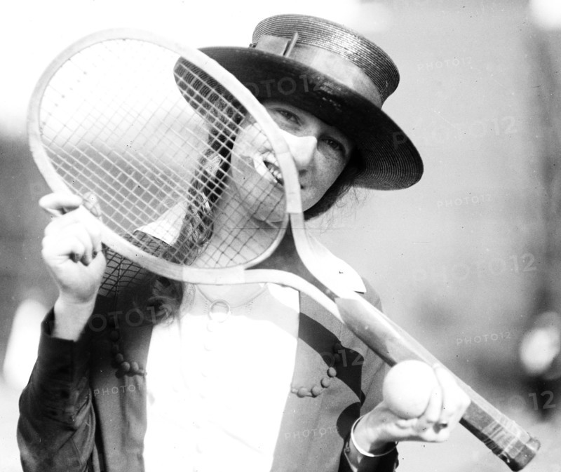 Female tennis player at Holton Arms School