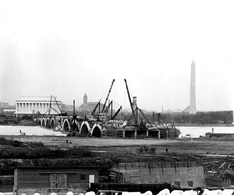 Lincoln Memorial Bridge construction