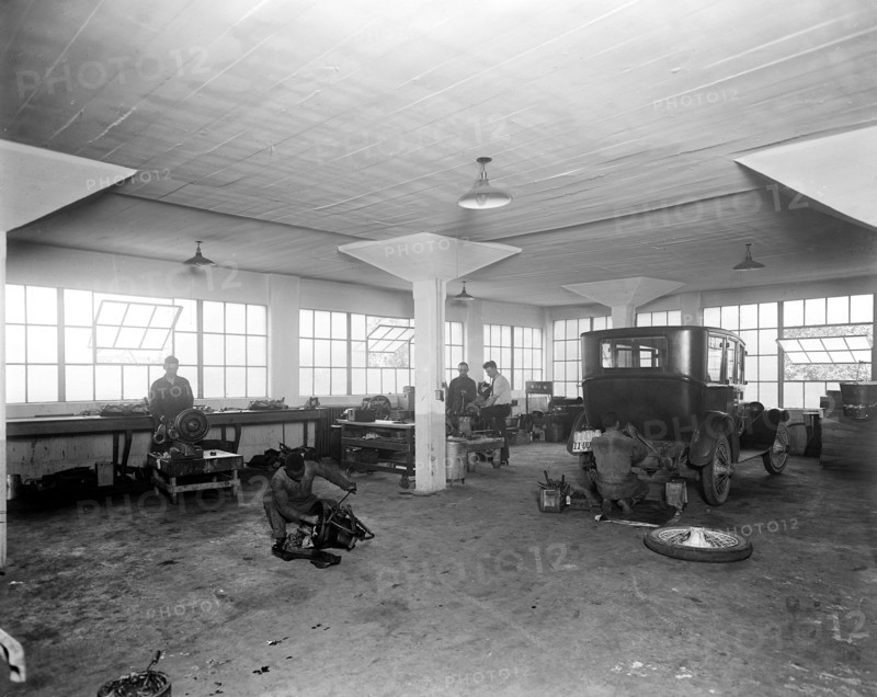 Oakland Automobile dealership garage and mechanics