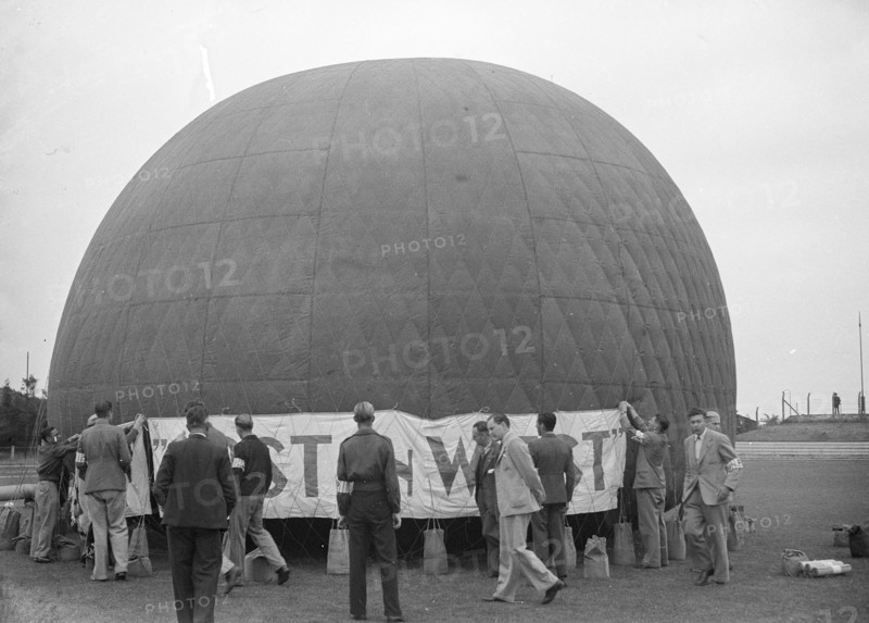 September 28, 1947 - Hot Air Balloon preparing for ascent at East and West (oost en west)