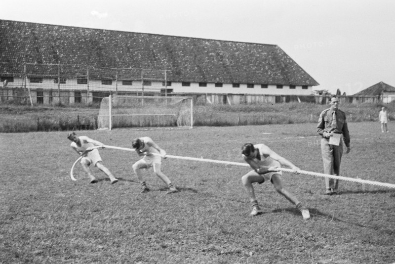 Celebration 2-year anniversary December 7 division. Tug of war; Date May 5, 1948; Location Bandung, Indonesia, Dutch East Indies
