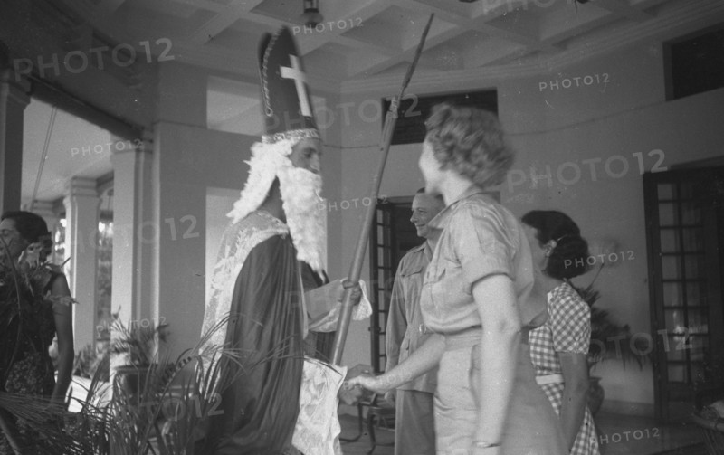 1946 - Sinterklaas with the Dutch troops in India. General SH Spoor (center) is the first to be visited - Batavia, Indonesia, Jakarta, Dutch East Indies