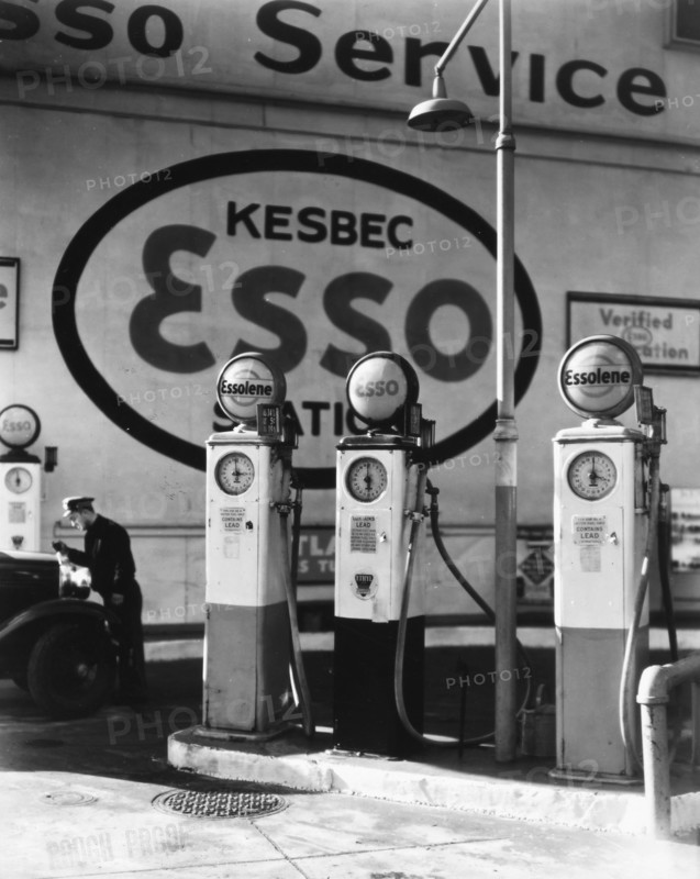 1930s New York City - ESSO Gasoline Station, Tenth Avenue and 29th Street, Manhattan ca. 1935