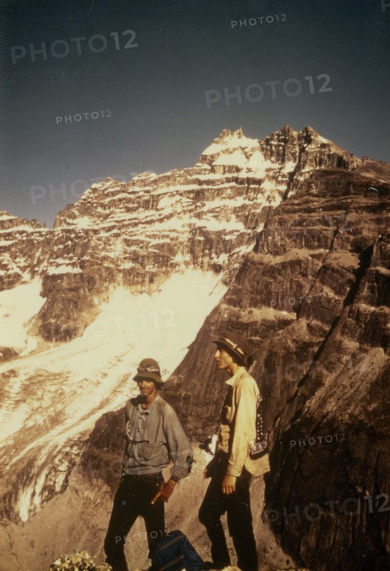 July 1975 - Hikers in front of Mount Igikpak from upper Reed River
