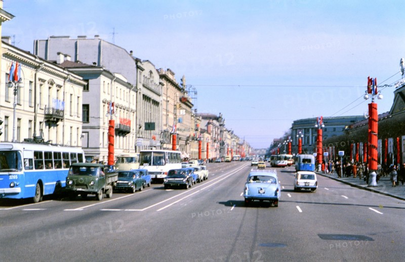Traffic on a main road in a large city in Russia in the late 1970s - city traffic in the Soviet Union 1978