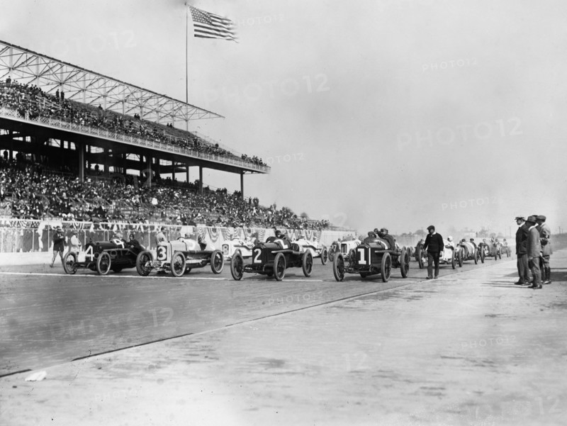 Astor Cup race, October 9, 1915, ready to start