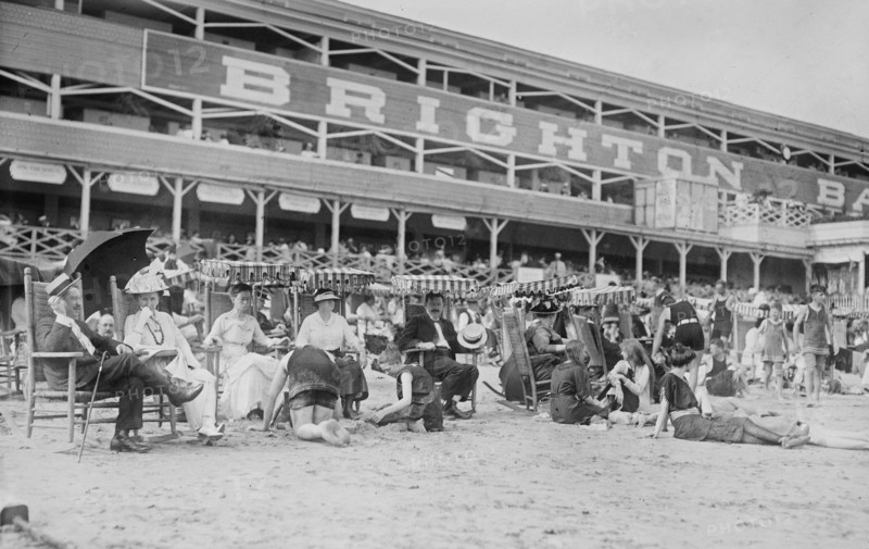 Men and women on Brighton Beach, Brighton Baths in the background ca. 1910-1915
