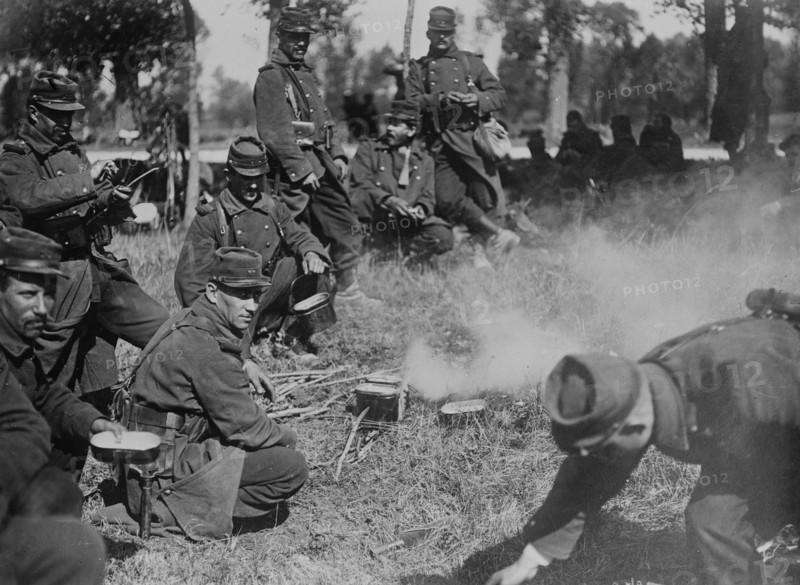 French soldiers eating in the field during World War I ca. 1914-1915