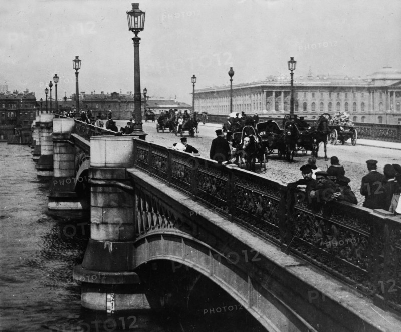 Blagoveshchensky (Annunciation) Bridge which was called the Nikolaevsky Bridge from 1855 to 1918 in honor of Tsar Nicholas I ca. 1900-1907