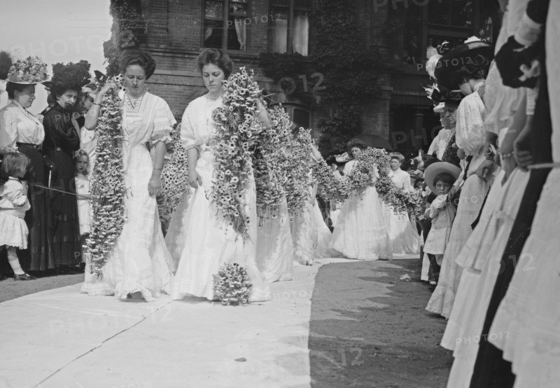 Vassar College Graduates participating in the Daisy Chain ca. June 1908
