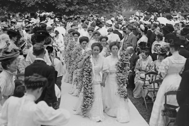 Vassar College Graduates participating in the Daisy Chain ca. June 1908
