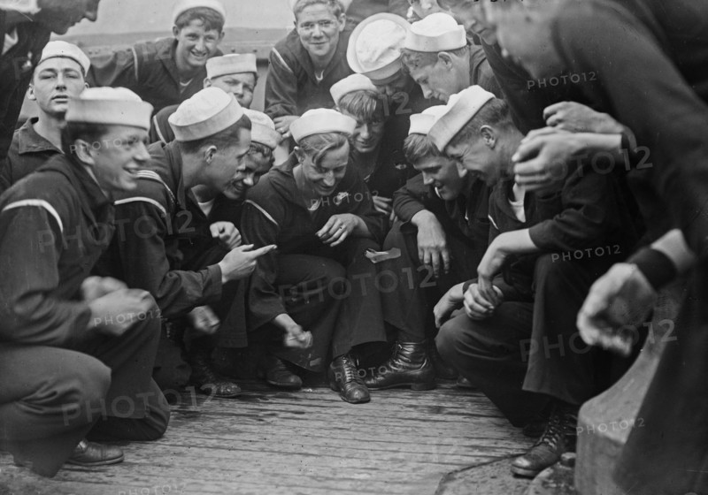 Shooting shooting craps ca. 1910-1915