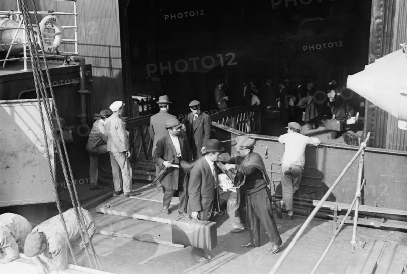Greek immigrants left New York City on the ship Madonna to return to their country and fight in the first Balkan War, which began in October 1912