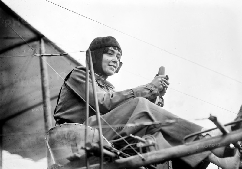 Photo shows Helene Dutrieu (1877-1961), Belgian aviator, cyclist, hospital director and journalist ca. 1911