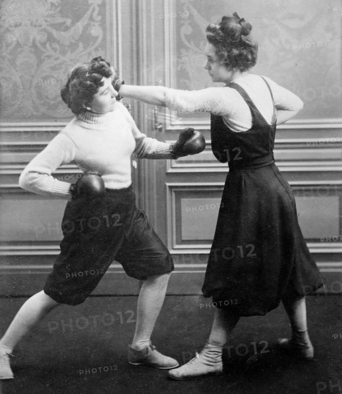 Photo shows Fraulein Kussin and Mrs. Edwards who had a boxing match on March 7, 1912.