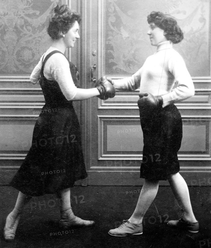 Photo shows Fraulein Kussin and Mrs. Edwards who had a boxing match on March 7, 1912.