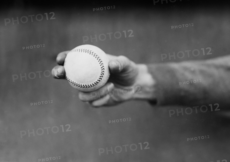 Dick Rudolph's grip on ball, Boston NL ca. 1914