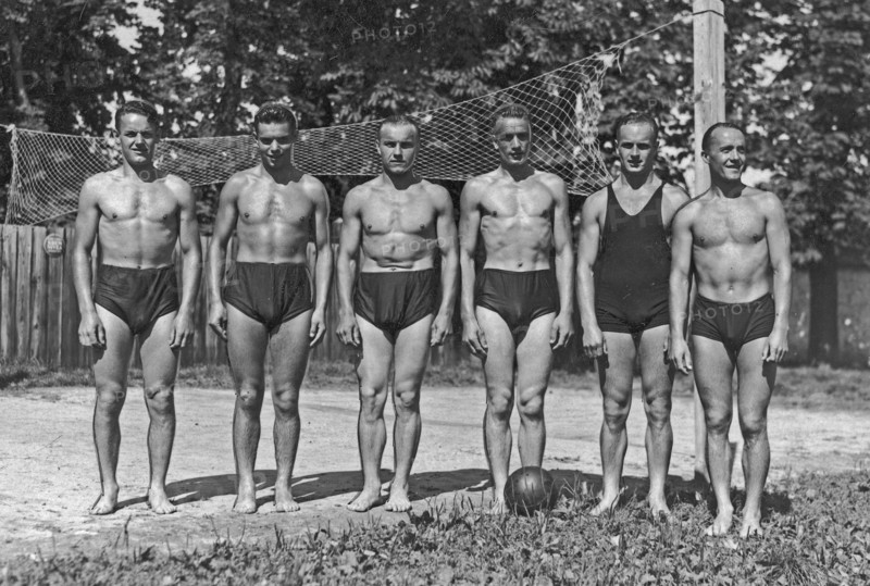 Physical Education Center in Lobzów. Skiers at the training camp in Krakow. Polish representatives in skiing during training at the pool of the Physical Education Center in Lobzów  ca. 1935