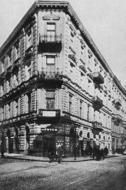 Tenement house at ul. Swietojerskiej corner of Nowiniarska in Warsaw ca. 1939