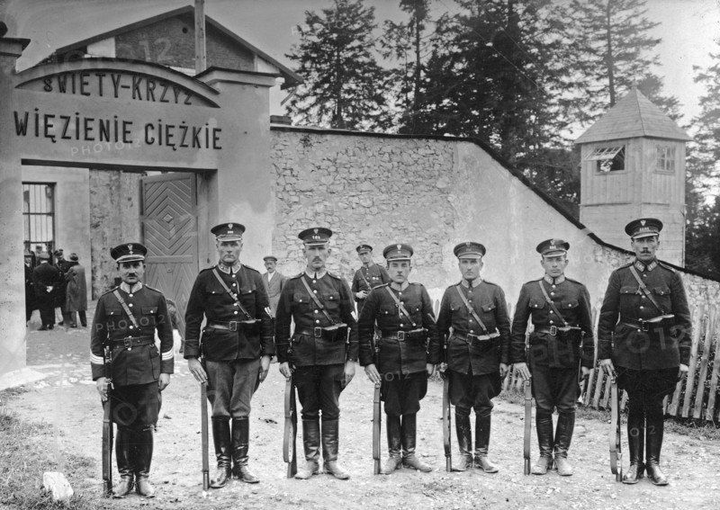 Revolt of prisoners in the Heavy Prison on Holy Cross ca. 1925